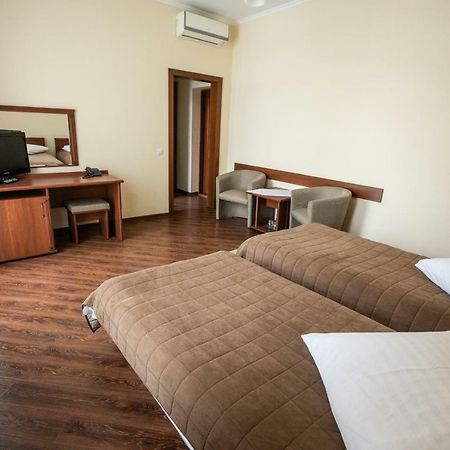 Karpaty Hotel Choest Buitenkant foto