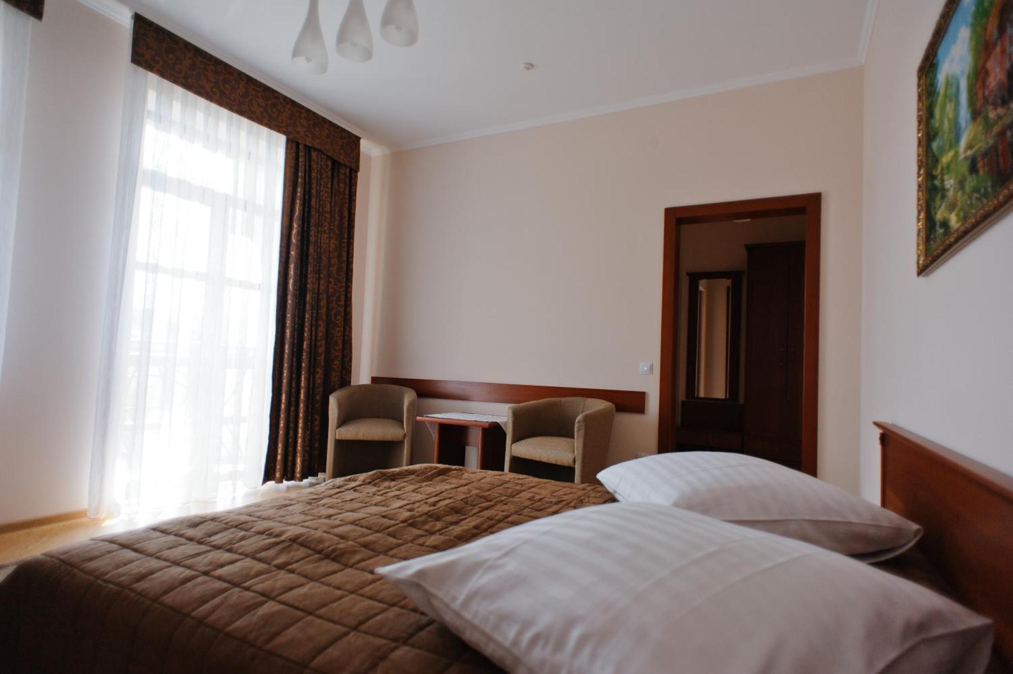 Karpaty Hotel Choest Buitenkant foto