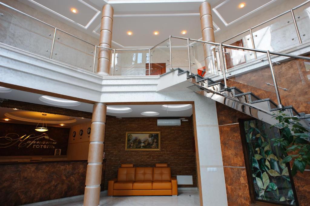 Karpaty Hotel Choest Buitenkant foto