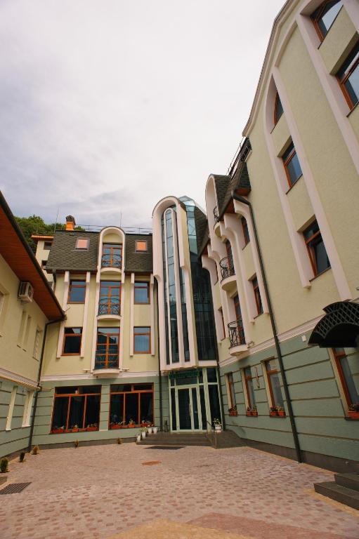 Karpaty Hotel Choest Buitenkant foto