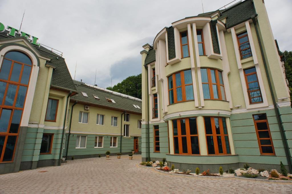 Karpaty Hotel Choest Buitenkant foto