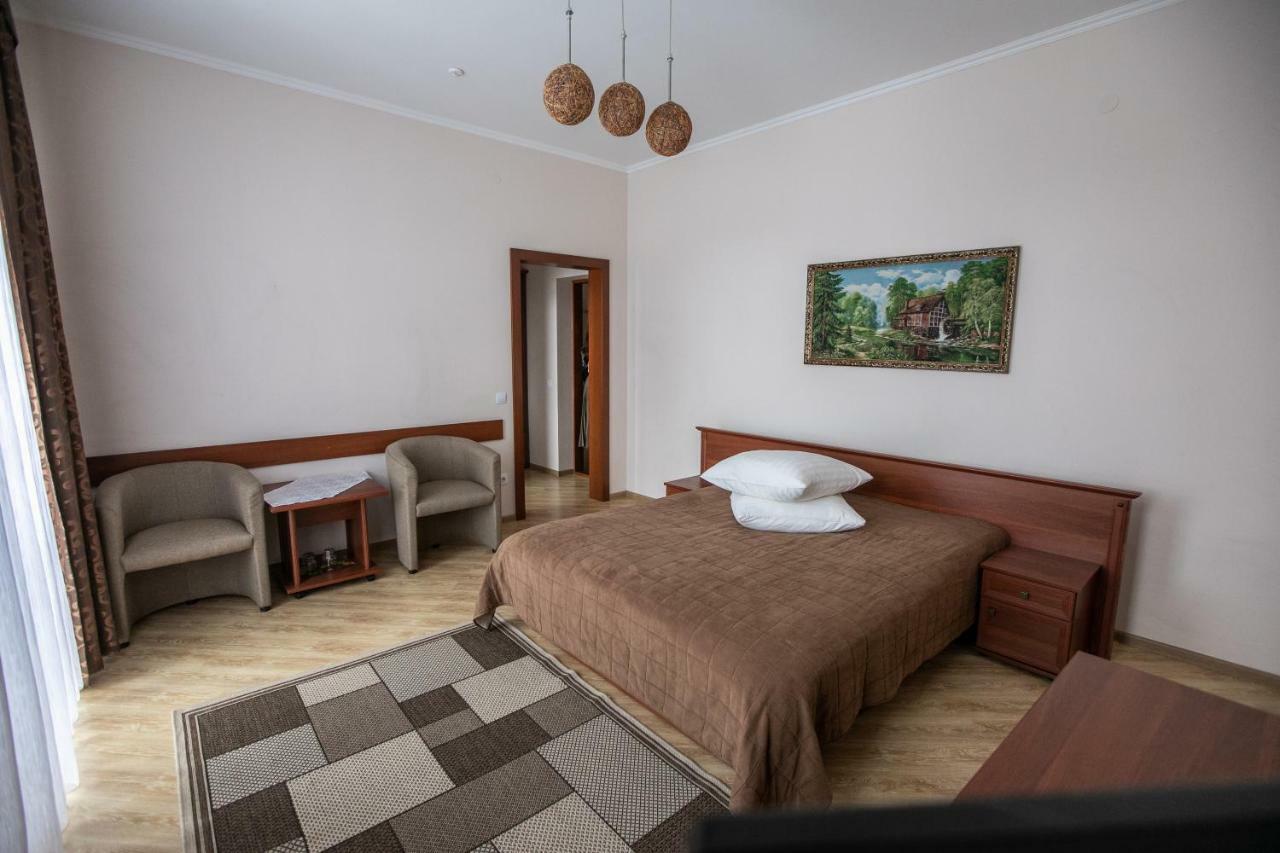 Karpaty Hotel Choest Buitenkant foto