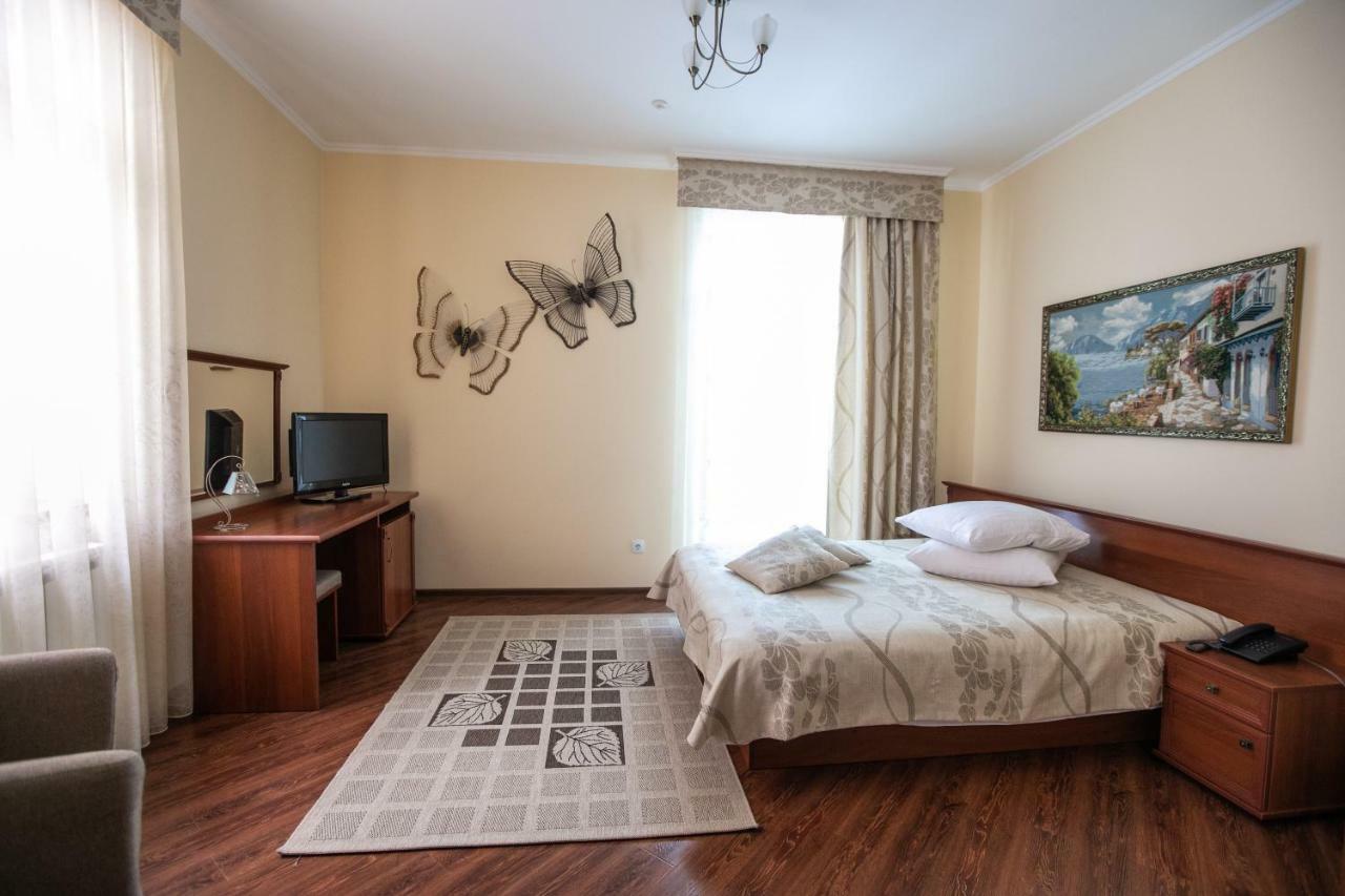 Karpaty Hotel Choest Buitenkant foto